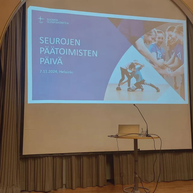 Seurojen päätoimisten päivä Helsingissä eilen tarjosi mielenkiintoisia ja antoisia keskusteluita, verkostoitumista sekä hyvää tiedonjakoa ja esimerkkejä. 

Kiitos päivästä @suomenolympiakomitea

#kuopionreipas #yleisurheilu #nuorisoyleisurheilu #seuratoiminta