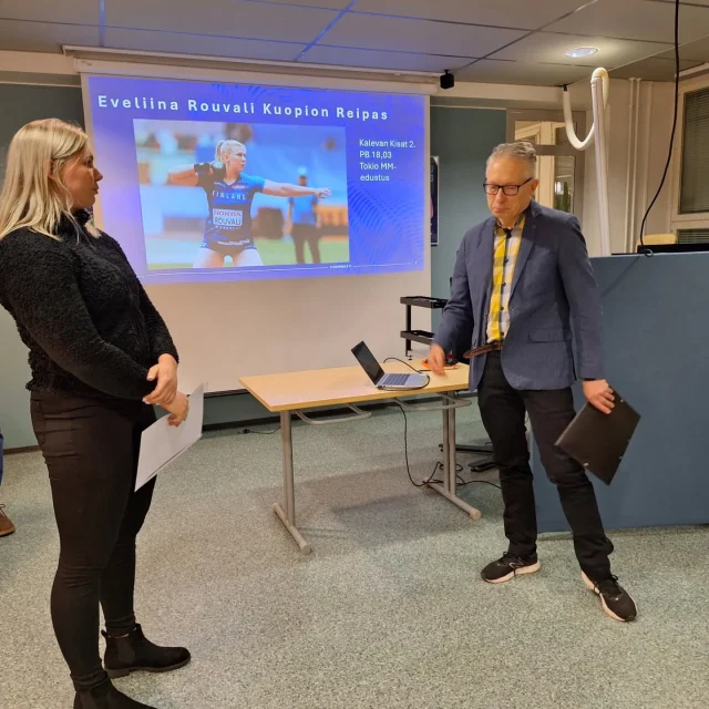 PSY: piiriparlamentissa 8.12  palkittiin v.2025 SM-mitaleista ja arvokisa edustuksista reippaalaisista urheilijoista Eveliina Rouvali, Iiris Koski sekä Hanna- Reetta Metsänheimo(ei kuvassa) elinsiirtourheilun MM- hopeasta.