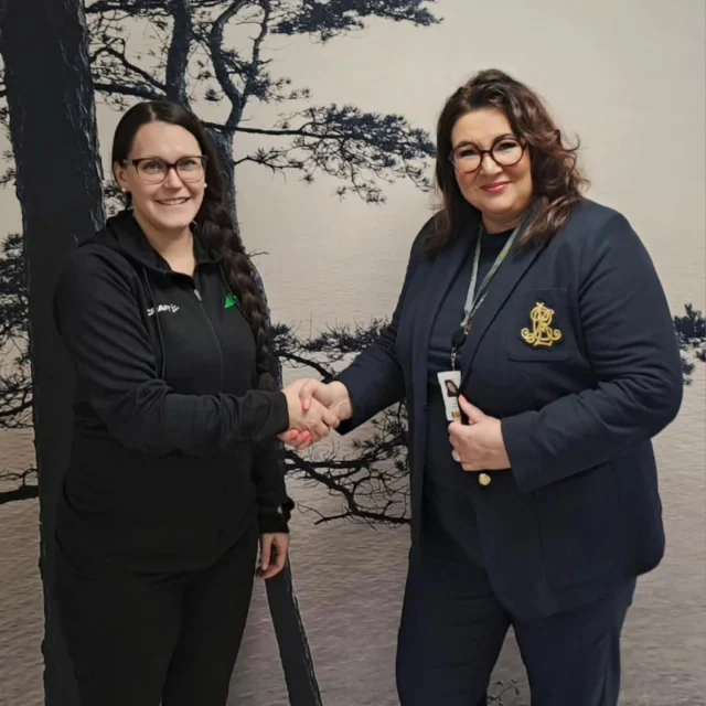 Kultajousi Oy:n ja Kuopion Reippaan yhteistyö jatkuu tiiviinä myös kaudella 2026! 💛 

Olemme iloisia saadessamme jatkaa upeaa ja tärkeää yhteistyötä yhdessä. 

Kuvassa Kuopion Reipas ry toiminnanjohtaja Jonna Kettunen & Kultajousi Oy konseptivastaava Nina Konttinen

@kultajousi_oy

#kultajousi_oy #kultajousi #yhteistyökumppani #kuopionreipas #yleisurheilu