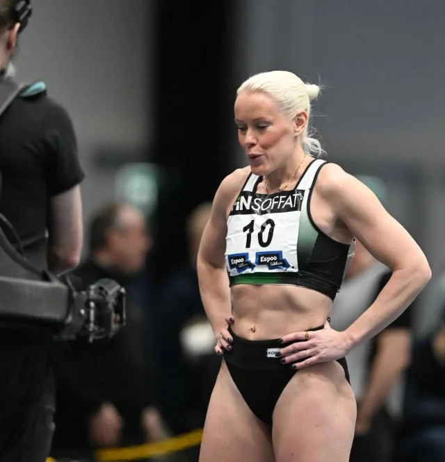 Viikonloppuna Espoon SM-halleissa Reipasta edustivat Maria Räsänen ja Iiris Koski. 
Lauantaina Maria juoksi 60m:llä välieriin. Välierissä kello pysähtyi aikaan 7.72. Finaaliin olisi tällä kertaa vaadittu ajaksi 7.58. Sunnuntaina 200 metriä Maria kiisi aikaan 25.62. 
Iiris puolestaan pinkoi lauantaina 1500m aikaan 4:37.03 ollen kisan viides. Sunnuntain 3000m:llä Iiris saavutti jälleen 5. sijan ajalla 9:46.51. 

Molemmat urheilijat saivat kisoista varmuutta ja energiaa jatkaa kohti kevään harjoittelua.

Käy lukemassa urheilijoiden ajatuksia kisoista Reippaan nettisivuilta Ajankohtaista-osiosta.

📷 1. kuva Lightrayproduction, @lightrayproduction 

#smhallit #yleisurheilu #urheilumehiläinen mehiläinen #kultajousi #tissari