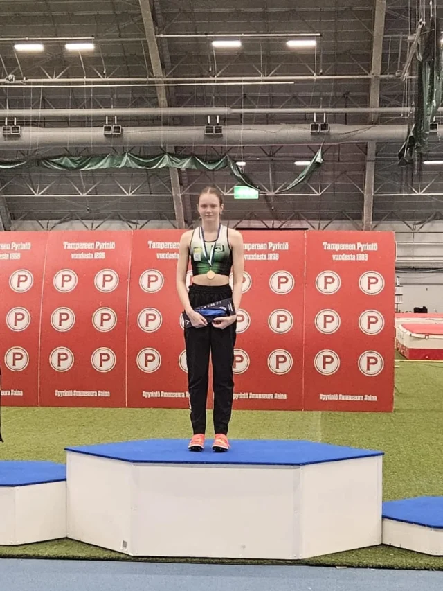 Viime viikonloppuna 7.-8.3. Tampereella kilpailtiin Tampere Junior Indoor Gamesit, joissa oli mukana myös pieni joukko Reipaslaisia.
Mukana olivat T15 Miira Jehkinen, T14 Mette Hujo, T14 Miisa Kolehmainen ja P10 Roni Autio. 
Nuoret urheilijat kisasivat hienosti, tekivät mahtavia tuloksia ja ennätyksiäkin paukkui!💪😍

Tarkemmat tulokset nähtävissä live.tuloslista.com

#yleisurheilu #kuopionreipas