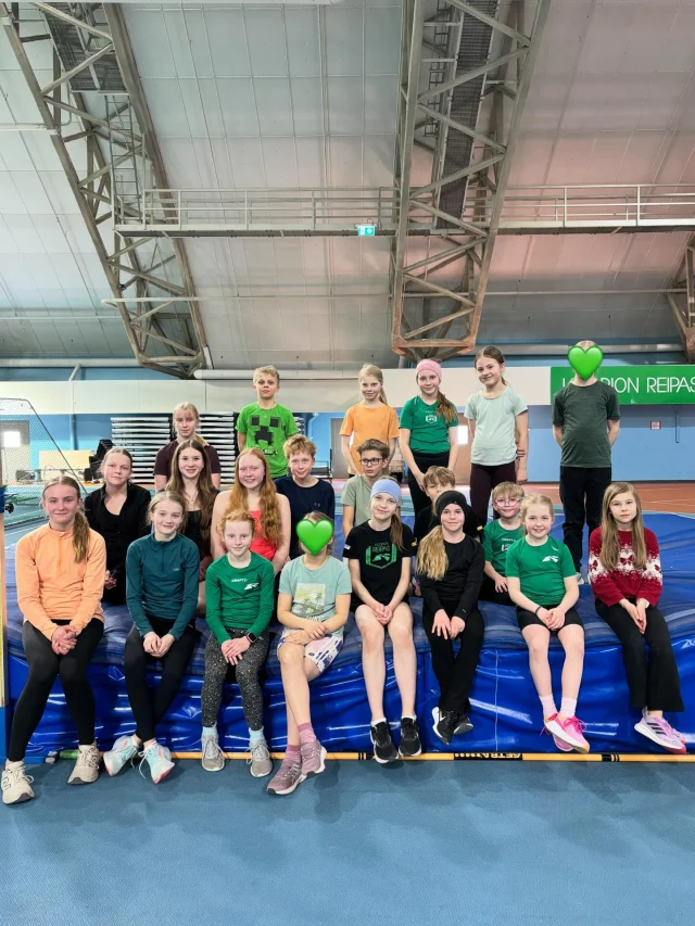 Viikonloppuna pidettiin Reippaan valmennusryhmien seuraleiri Kuopio-hallilla. Ohjelmassa oli telinelähtöjä, pituushyppyä, kävelyä, korkeushyppyä, kuulantyöntöä, seiväshyppyä sekä voimistelua. 
Monipuolista harjoittelua reippailta nuorilta urheilijoilta!🤩 Kiitos vielä myös kaikille valmentajille, jotka olivat jakamassa osaamistaan leirillä!💚
#kuopionreipas #yleisurheilu #seuraleiri