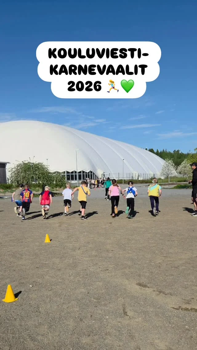 Kouluviestikarnevaalit 2026 🏃🏼‍♀️🏃🏃🏻‍♀️🏃🏻

Eilen Lippumäen lähiliikunta-alueella nähtiin liikunnan iloa ja reipasta menoa viestijuoksujen ja yleisurheilupisteiden parissa 😊

Kouluviestikarnevaaleihin osallistui Kuopion alueelta 1.-9. luokkalaisista 44 joukkuetta, 264 juoksijaa sekä runsas joukko koulujen oppilaita kannustamassa.

Vuoden 2026 voittajajoukkueet 🥇🏆:
1-2 luokat - Pirtti 1 joukkue
3-4 luokat - Jynkkä 4 joukkue
5-6 luokat - Pirtti 1 joukkue
7-9 luokat - Hatsala 8C

Kaikkien osallistuneiden joukkueiden tulokset löydät seuran sivuilta: https://kuopionreipas.fi/ajankohtaista/kouluviestikarnevaali-2026/ 

Kannustajat palkinto matkasi tänä vuonna Pirtin koululle 🏆

Kiitos viestikarnevaaleihin osallistuneille kouluille ja heidän oppilaille @aurinkorinteenkoulu @pirtinkoulu @pyoron_koulu Jynkän koulu ja @hatsala 💚

Tapahtuman yhteistyössä mukana @pohjoissavonliikunta @kuopiomaraton @matkus_shopping_center @liikkuvakuopio @yleisurheilu

#kuopionreipas #yleisurheilu #kouluviestikarnevaali #pohjoissavonliikunta #kuopiomaraton