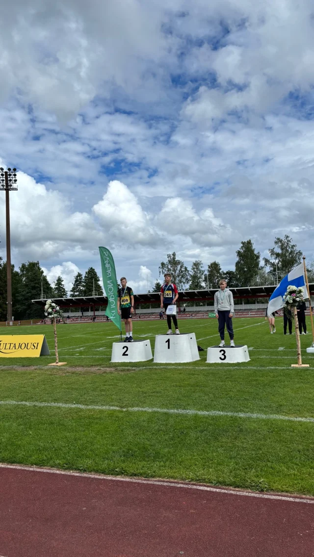 Hannes Junior Gamesien ensimmäinen päivä on saatu päätökseen Väinölänniemen urheilukentällä! 🤩

Urheilijat tekivät upeita suorituksia sekä kovia tuloksia niin rata- kuin kenttälajeissakin👏🏻

Aurinkokin piristi meitä lähes koko päivän ajan, uhkaavista sääennusteista huolimatta☀️

Suuret kiitokset talkoolaisille päivästä!💚

Huomenna sunnuntaina kilpailut jatkuvat klo 10.00 alkaen. Tervetuloa seuraamaan kisoja ja kannustamaan urheilijoita huippu suorituksiin.
Mikäli et pääse paikan päälle nauttimaan kisatunnelmista, löytyy tulokset ja liveseuranta live.tuloslista.com

Yhteistyössä kisatapahtumaa rakentamassa ja seuraa tukemassa 
@kultajousi_oy @trube_leipomo Juha Tissari

#yleisurheilu #kuopionreipas #hjg2026 #hannesjuniorgames