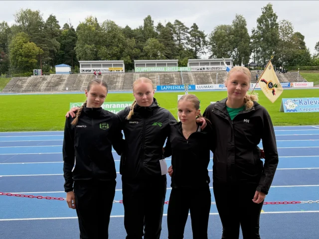 SM-viesteissä reippaan N17-sarjan joukkue suoriutui hienosti viikonlopusta nauttien SM-viestien mahtavasta tunnelmasta. 4x100m viestin vaihdot onnistuivat hienosti ja kapula vaihtui järjestyksessä Helmi Kiiskinen, Mette Hujo, Miira Jehkinen ja Moona Rouvinen.
Sunnuntain 4x300m alkuerät käytiin tuulisen kylmässä kelissä ja jokainen juoksija juoksi hienosti ajan ollessa 3.03,25.
Reippaan miehet eivät tällä kertaa päässeet lähtöviivalle sairastumisen vuoksi.  #yleisurheilu #smviestit #kultajousi #tissari